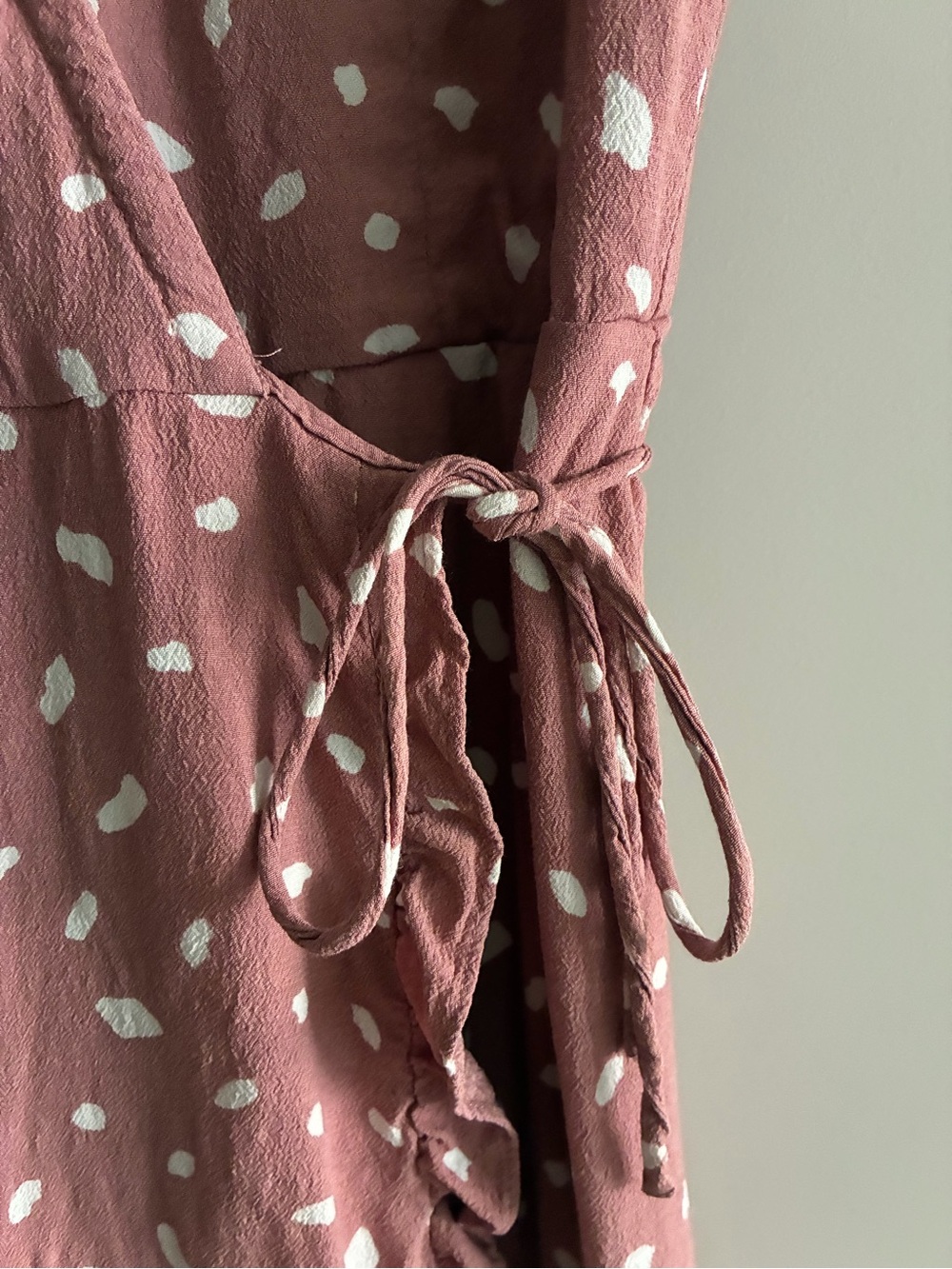 Dusty pink wrap dress with tie waist - Picture 2 of 5